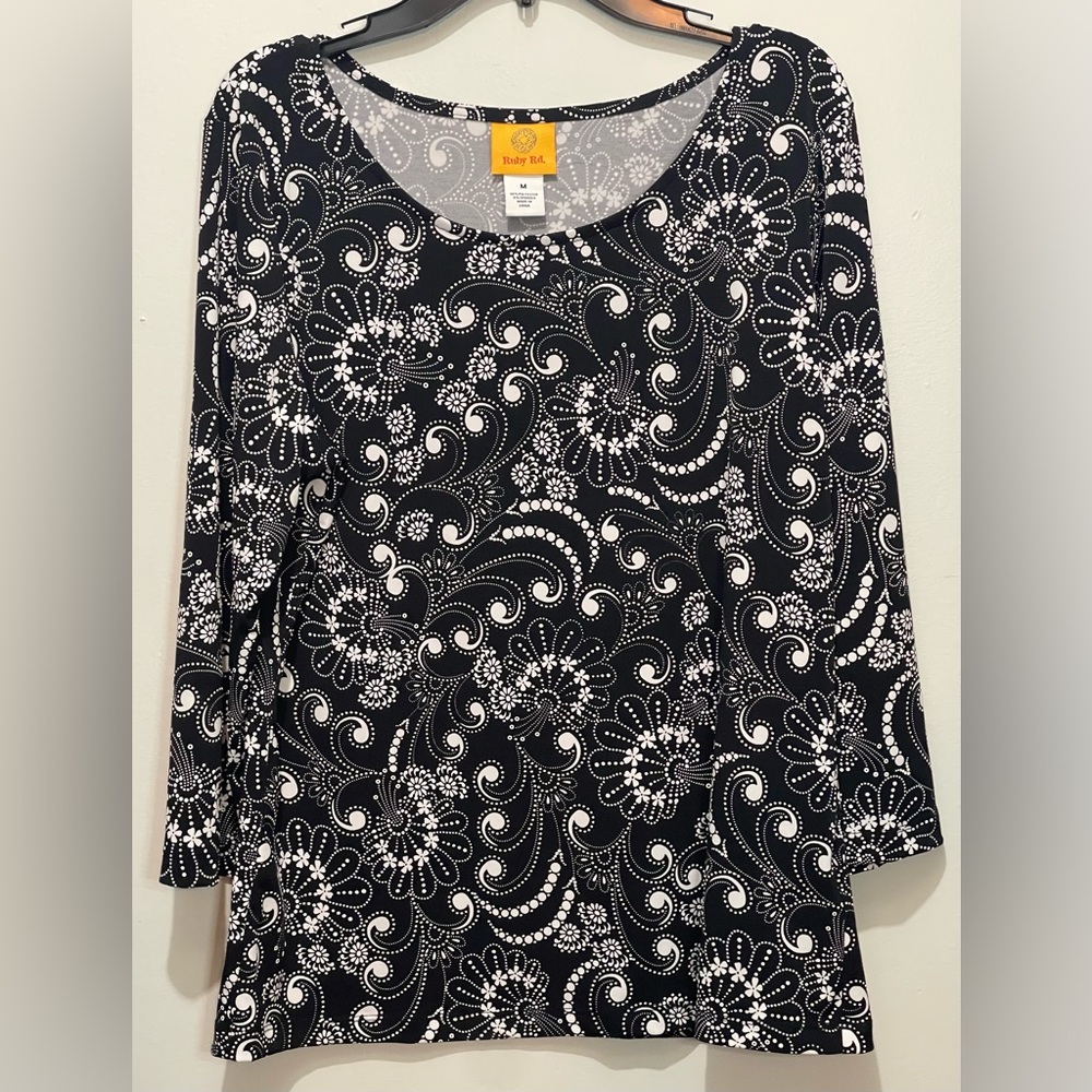 Ruby Rd. Black and White Swirl Floral Blouse Size Medium